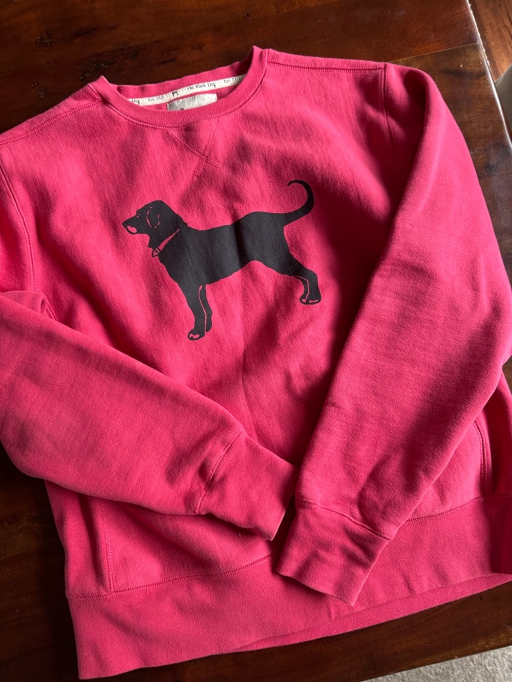 THE BLACK DOG Red Dog Graphic Crewneck Sweatshirt